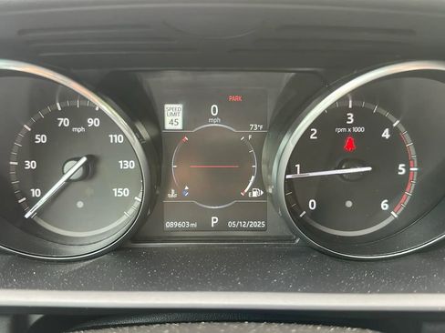 Used 2017 Land Rover Discovery HSE image 11