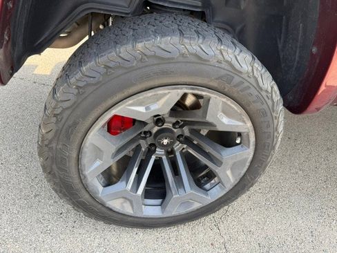 Used 2022 RAM 1500 Laramie w/ Sport Appearance Package AWD/4WD image 8