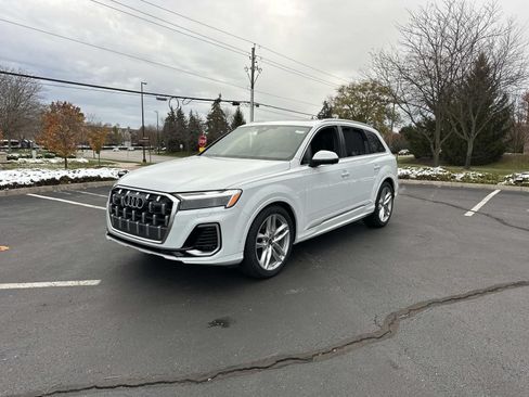 Used 2025 Audi Q7 3.0T Premium Plus w/ Premium Plus Package AWD/4WD image 3