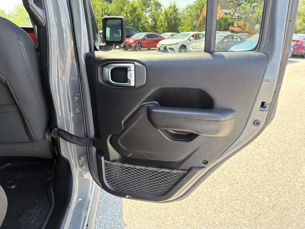 Used 2023 Jeep Wrangler Unlimited Rubicon AWD/4WD image 23