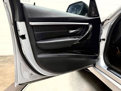 Used 2017 BMW 330e RWD image 13