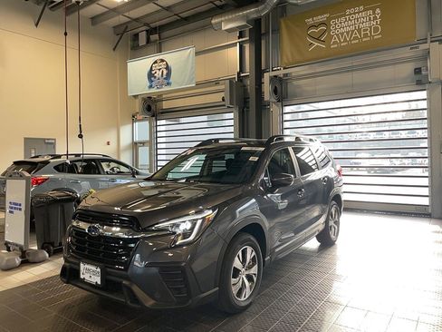 Used 2024 Subaru Ascent Premium w/ Convenience Package image 2