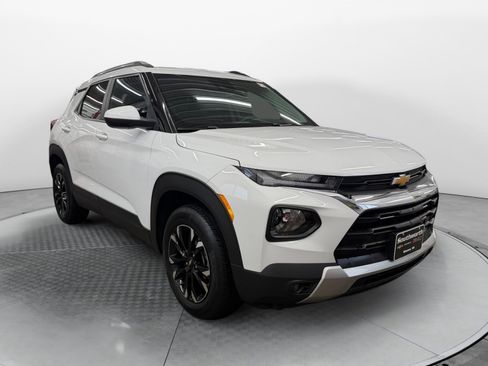 Used 2023 Chevrolet TrailBlazer LT w/ Convenience Package AWD/4WD image 4