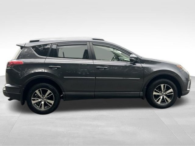 Used 2017 Toyota RAV4 XLE AWD/4WD image 6