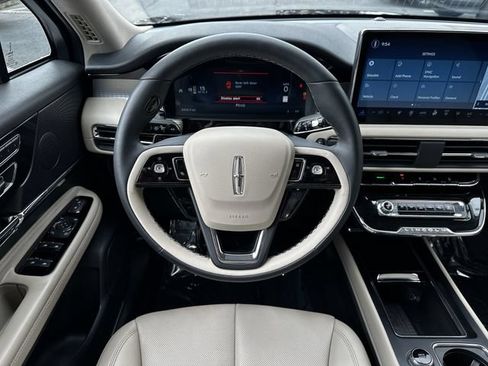 Certified 2025 Lincoln Corsair AWD w/ Equipment Group 101A image 14
