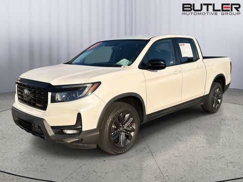 Used 2023 Honda Ridgeline Sport image 2