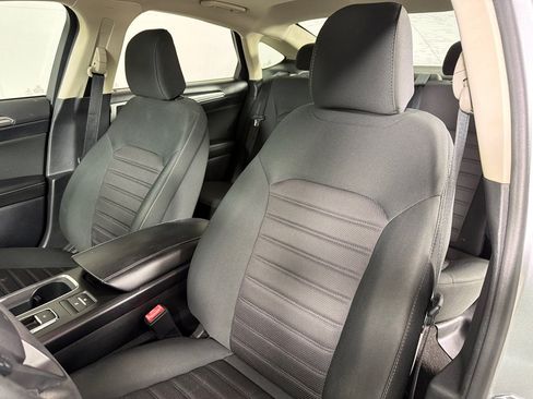 Used 2020 Ford Fusion SE FWD image 13