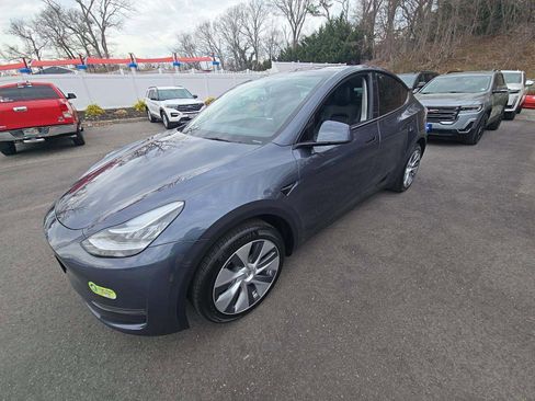 Used 2023 Tesla Model Y Long Range AWD/4WD image 32