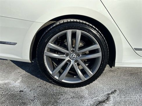 Used 2017 Volkswagen Passat 1.8T R-Line image 12