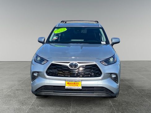 Used 2024 Toyota Highlander XLE FWD image 8