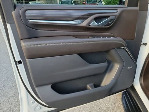 Used 2024 GMC Yukon XL Denali RWD image 28