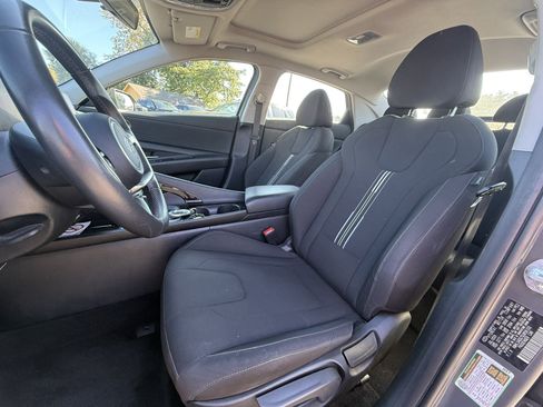 Used 2025 Hyundai Elantra SEL FWD image 9