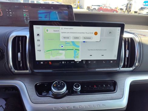 Used 2025 Ford Expedition Platinum image 22