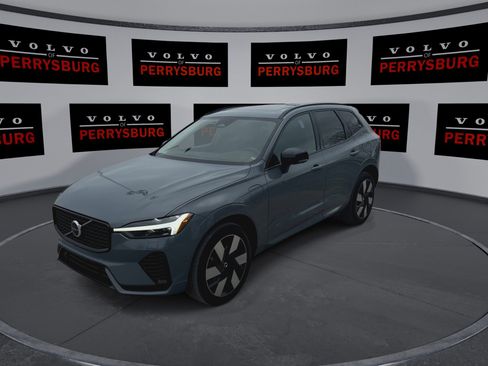 Used 2024 Volvo XC60 T8 Plus w/ Climate Package image 4