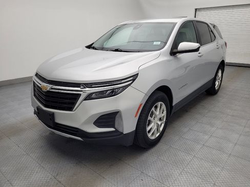 Used 2022 Chevrolet Equinox LT image 2