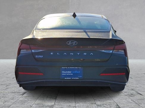 Used 2026 Hyundai Elantra SE FWD image 5