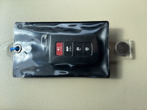 Used 2017 Toyota Camry XLE image 35