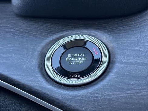 Used 2023 Jeep Grand Cherokee Limited image 10