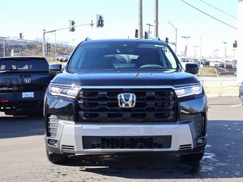 New 2026 Honda Pilot Touring image 2