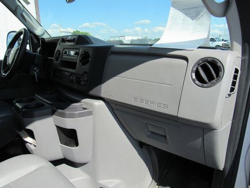 Used 2022 Ford E-350 and Econoline 350 Super Duty RWD image 14