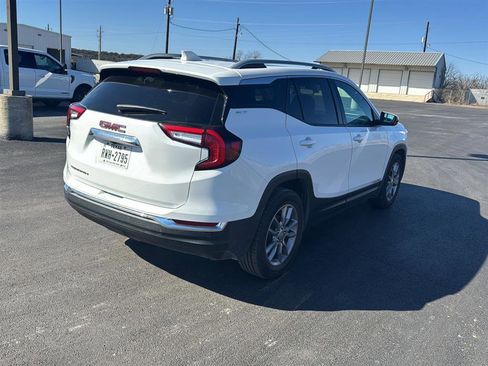 Used 2022 GMC Terrain SLT w/ Tech Package image 3