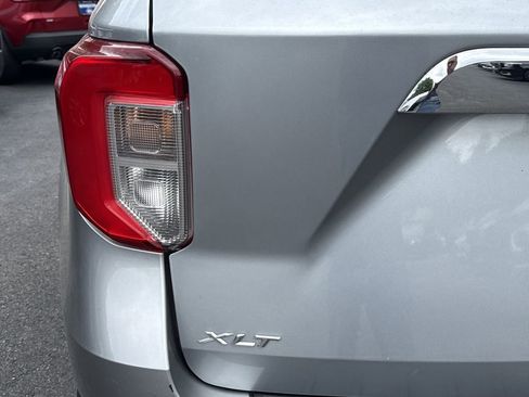 Used 2023 Ford Explorer XLT AWD/4WD image 32
