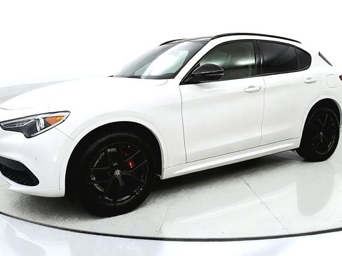 Used 2021 Alfa Romeo Stelvio Ti w/ Premium Package AWD/4WD image 3