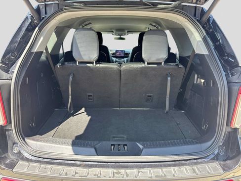 Used 2022 Ford Explorer XLT w/ Equipment Group 202A AWD/4WD image 34