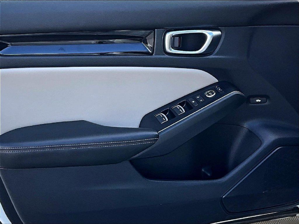 Used 2022 Honda Civic Touring image 9