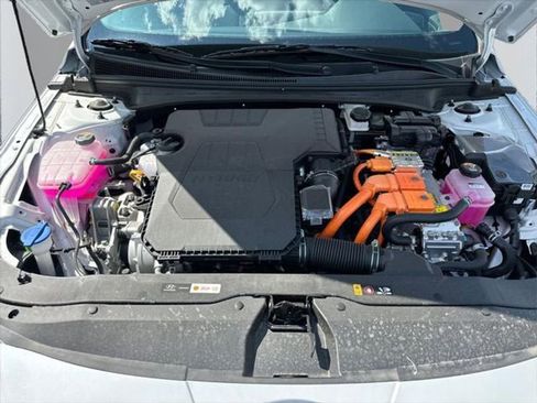 New 2025 Hyundai Elantra Limited image 21