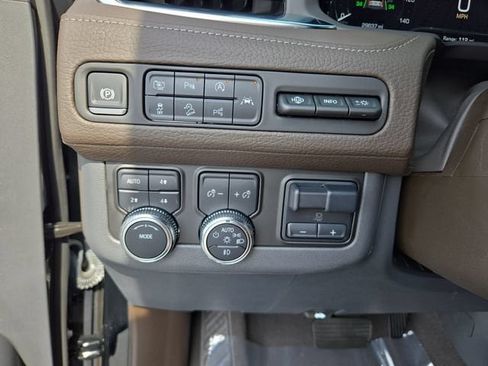 Used 2024 GMC Yukon Denali w/ Advanced Technology Package AWD/4WD image 19
