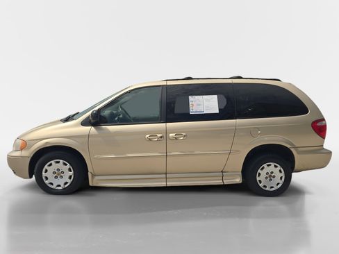 Used 2001 Chrysler Town & Country LX FWD image 5