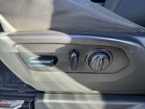 Used 2023 Chevrolet Silverado 2500 LT w/ Convenience Package image 12