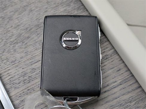 Used 2023 Volvo XC90 B6 Plus image 23