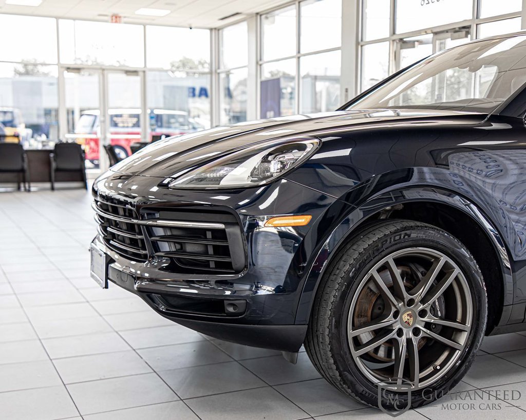 Used 2023 Porsche Cayenne w/ Premium Package AWD/4WD image 5