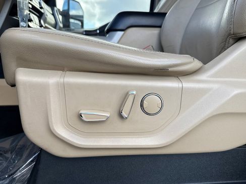 Used 2017 Ford F250 Lariat w/ Chrome Package image 13