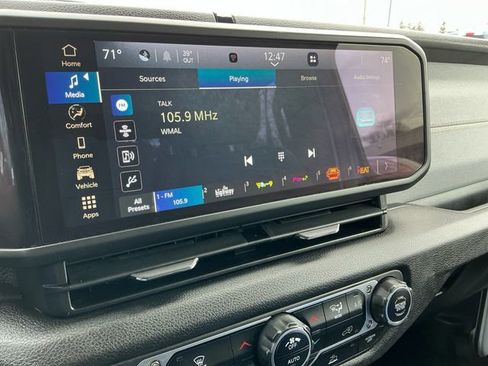 Used 2024 Jeep Gladiator Willys image 25