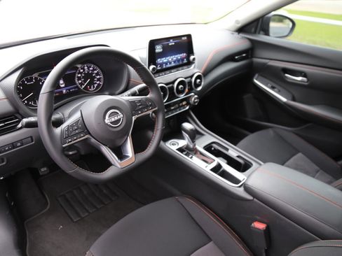 Used 2025 Nissan Sentra SR image 5