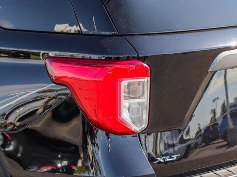 Certified 2022 Ford Explorer XLT w/ Equipment Group 202A RWD image 7