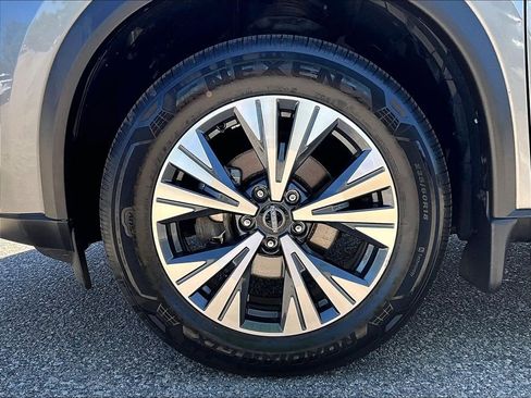 Used 2023 Nissan Rogue SV AWD/4WD image 7