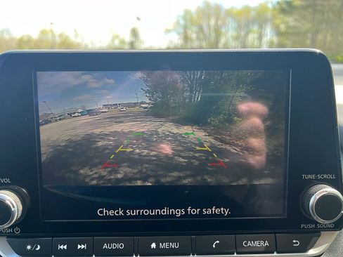 Used 2024 Nissan Rogue SV image 20