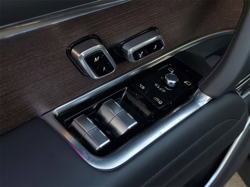 New 2025 Land Rover Range Rover SE image 10