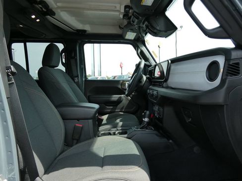 Used 2025 Jeep Wrangler Unlimited Sport AWD/4WD image 13