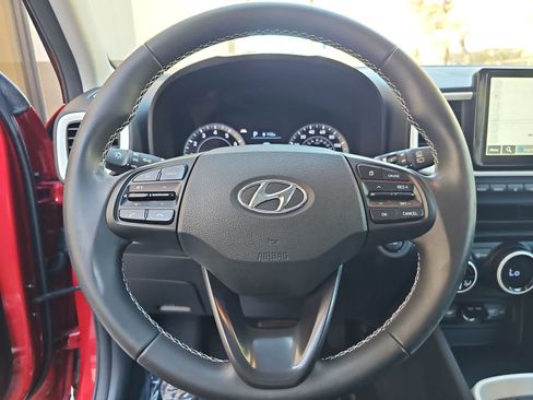 Used 2022 Hyundai Venue Limited FWD image 19