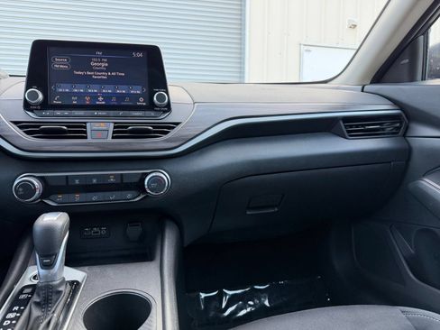 Used 2025 Nissan Altima 2.5 SV FWD image 35