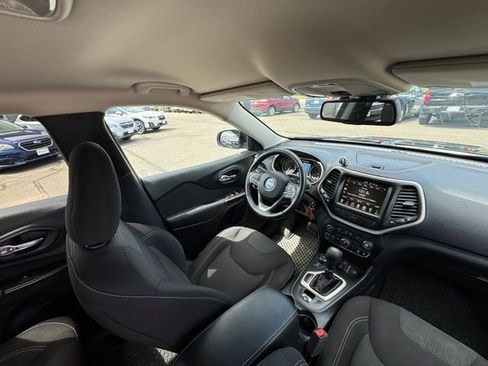 Used 2017 Jeep Cherokee Latitude w/ Cold Weather Group AWD/4WD image 24
