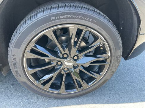Used 2025 Cadillac XT4 Sport w/ LPO, Onyx Lite Package FWD image 3