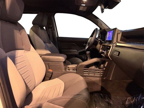 Certified 2025 Toyota Tacoma TRD Off-Road image 17