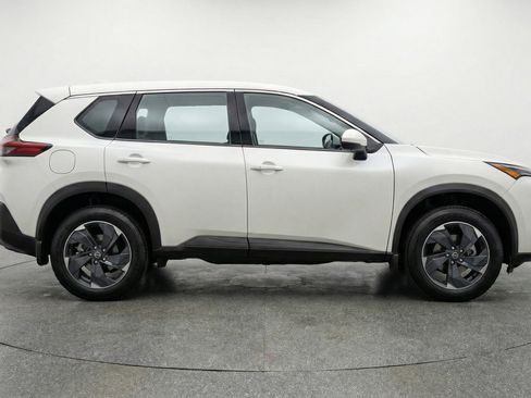 Used 2025 Nissan Rogue SV image 11