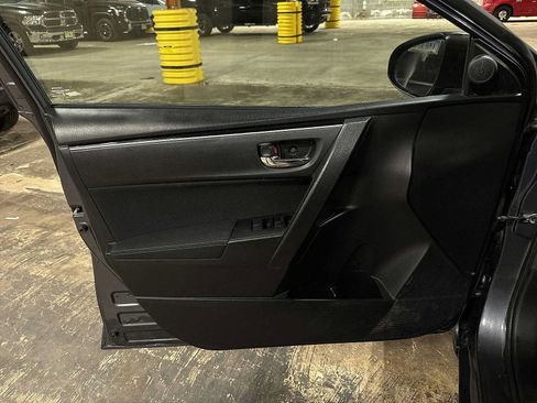 Used 2018 Toyota Corolla LE FWD image 28